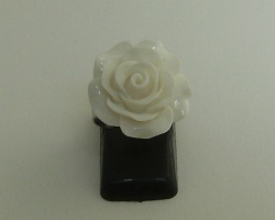 Bague réglable fleur blanche