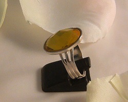 Bague cabochon strass jaune