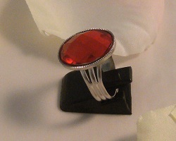 Bague cabochon strass rouge
