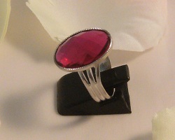 Bague cabochon strass rose fuschia