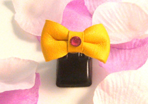 Bague noeud en cuir jaune r&eacute;glable