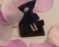 Bague noeud en daim violet r&eacute;glable