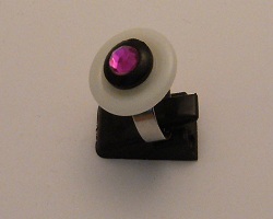 Bague artisanale bouton écru noir et strass rose