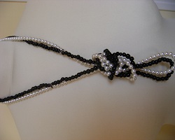 Sautoir double noir et blanc fait main